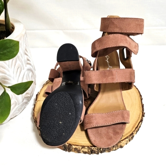 Qupid Pink Mauve Rose Suede Strappy Block Heel Sandals – Size 6.5 - Picture 4 of 4